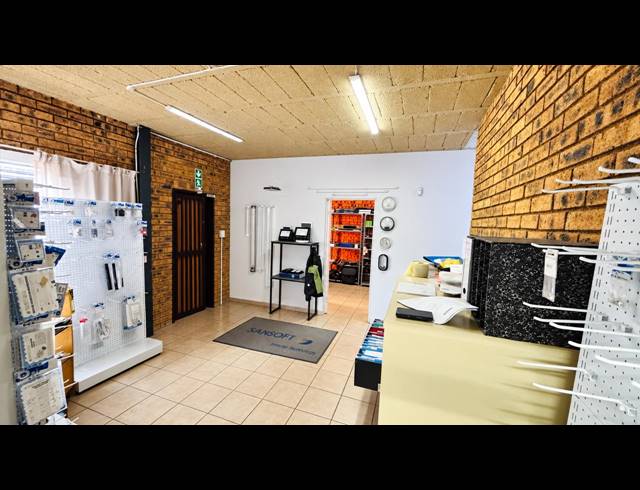 360M² WAREHOUSE TO LET IN CHAMDOR